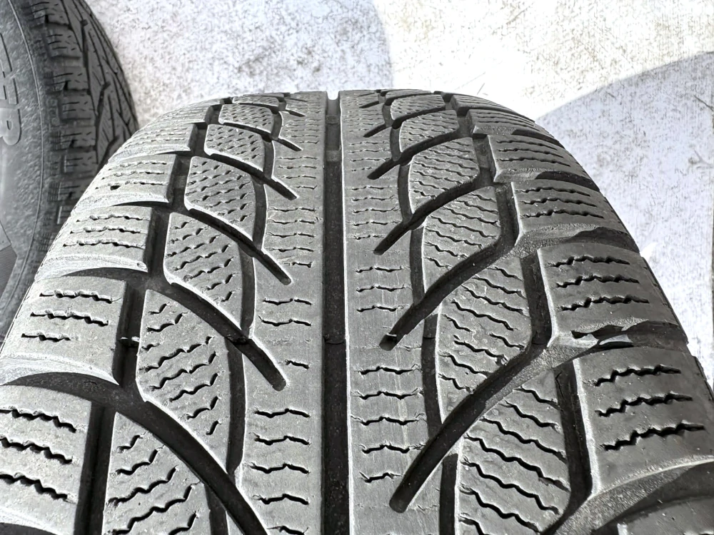 KOLA ZIMNÍ SKODA SUPERB 215/60R16