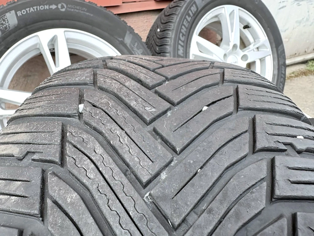 KOLA ZIMNÍ SKODA SUPERB 215/60R16 MICHELIN