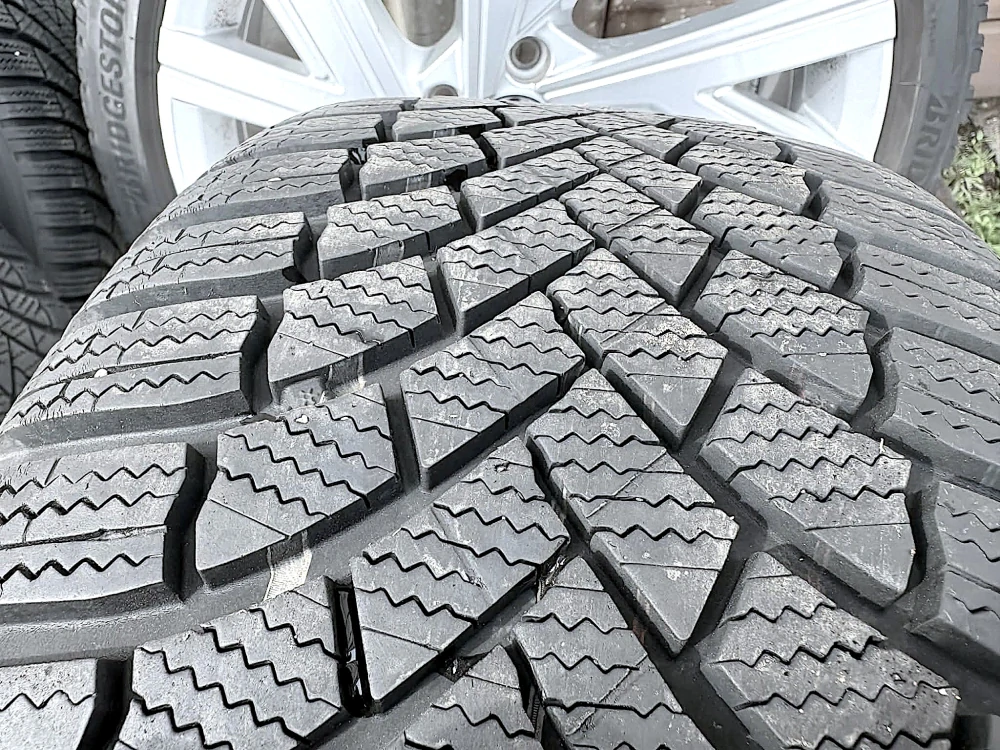 KOLA ZIMNÍ VW GOLF 225/40R18 ROK21 BRIDGESTONE
