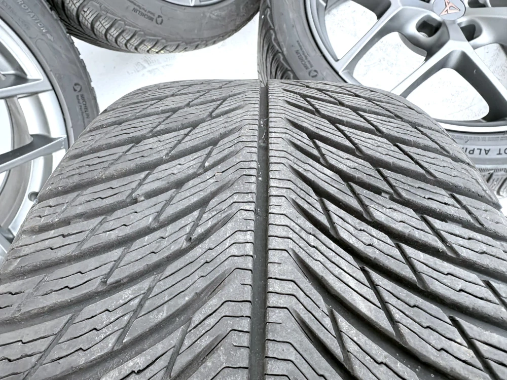 KOLA CUPRA FORMENTOR ATECA 245/40R19 MICHELIN