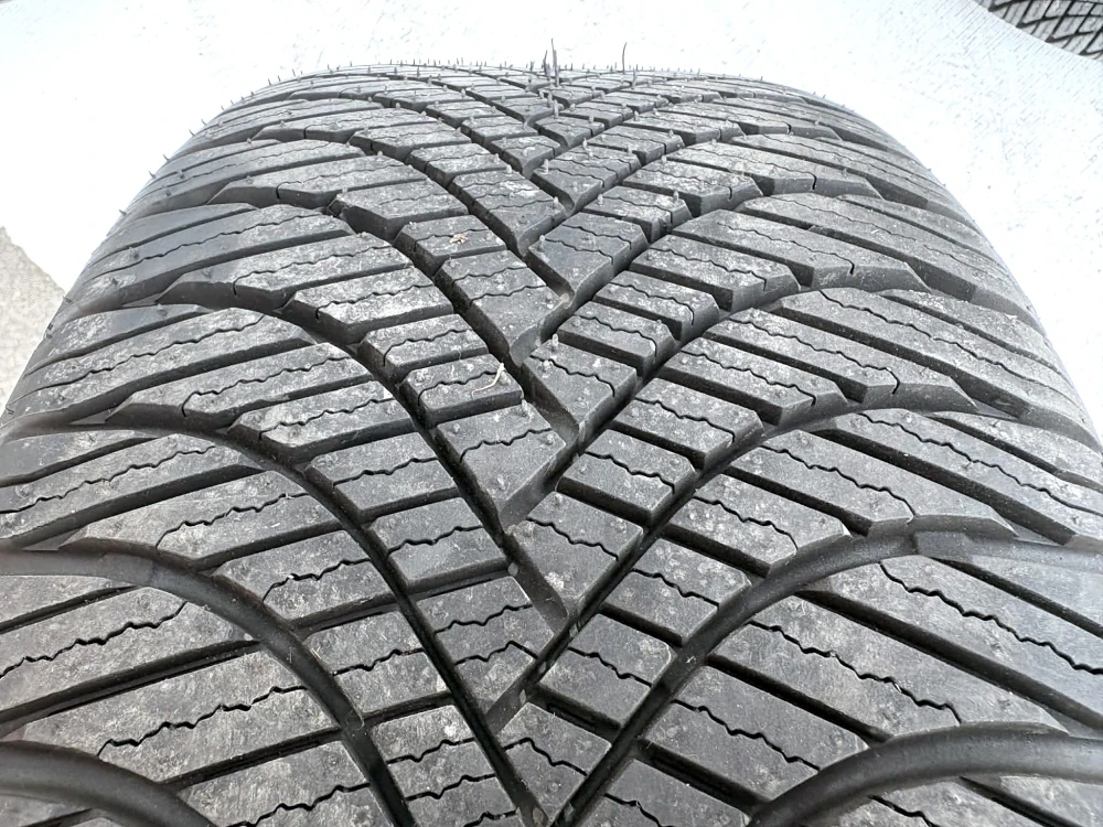 CELOROČNÍ KOLA ŠKODA OCTAVIA 235/35R19 ROK2024